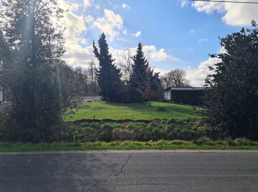 Prachtig perceel bouwgrond te Heist-op-den-Berg, op een boogscheut gelegen van het centrum, Hof Van Riemen, het sportcentrum, nieuwe zwembad etc...&lt;br