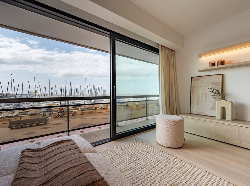 Top gerenoveerd 2-slaapkamerappartement op de Zeedijk-Duinbergen nabij de zeilclub van Duinbergen.&lt;br /&gt;
Het appartement geniet van een fantastisch zi
