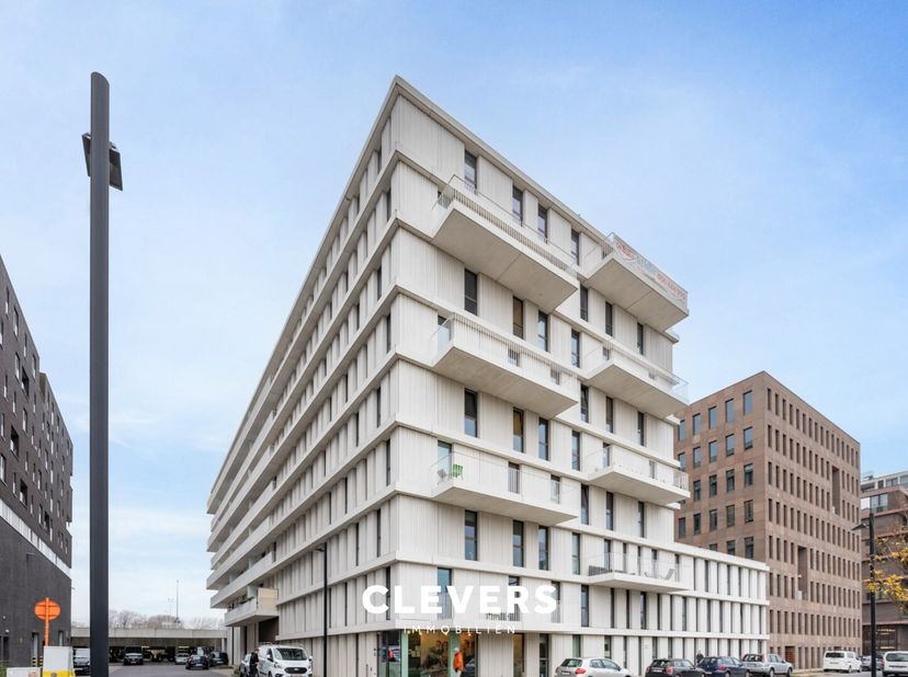 Aan het station van Brugge bevindt zich een gemeubelde, trendy studentenkamer op de vijfde verdieping van de recente residentie B/KOT op een zeer cent