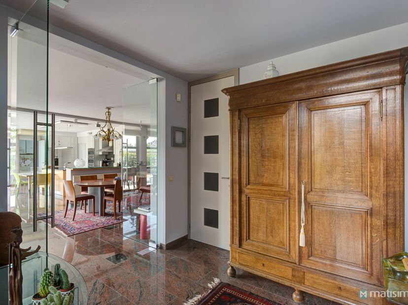 GELIJKVLOERS APPARTEMENT MET TUIN EN TWEE SLAAPKAMERS NABIJ HET STADSCENTRUM VAN BILZEN&lt;br /&gt;
&lt;br /&gt;
Dit ruime instapklare appartementen vinden we ter