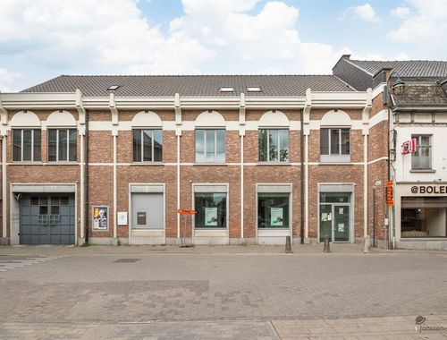                                         Complexe de bureaux à vendre à Hamme, € 820.000
