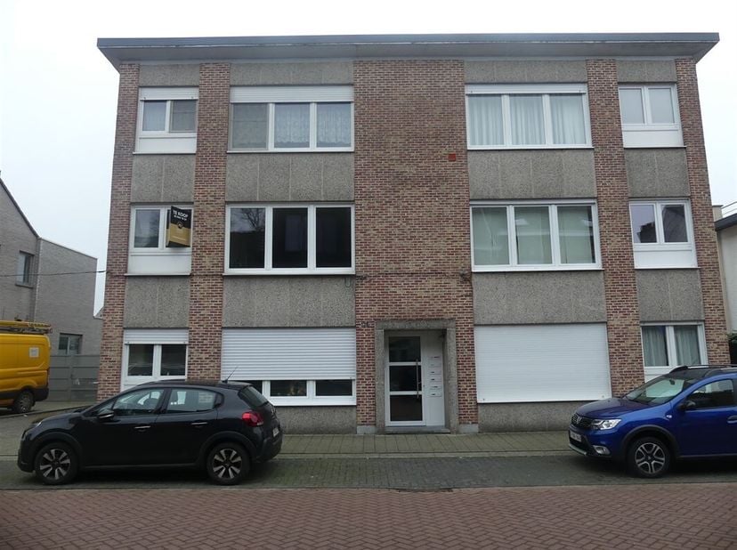 Welkom in dit prachtige appartement in het hart van Hemiksem, met een bewoonbare oppervlakte van 75m². Deze charmante woonst biedt twee ruime slaapkam