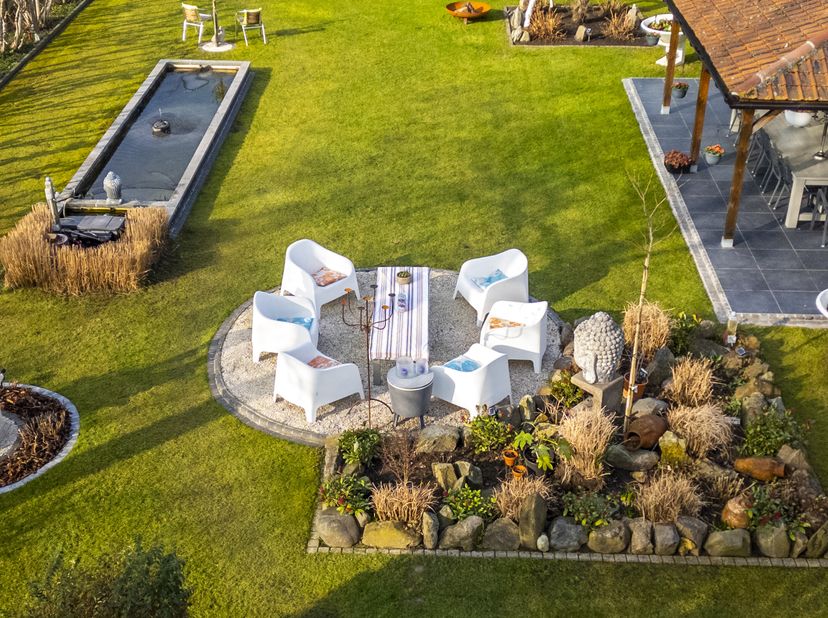 Bent u op zoek naar een sfeervolle en instapklare woning in Gent, met ruimte, licht en een prachtige tuin? Dan is deze lichtrijke woning aan de Grenss