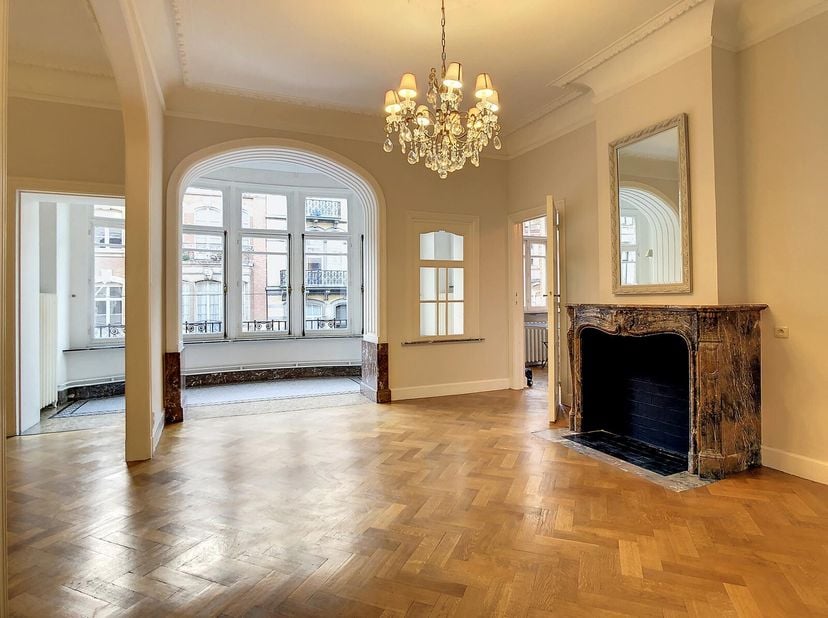 Te ontdekken bij Victoire -Junot : Dicht bij het Terkamerenbos - in een prachtig Hôtel de Maître - Schitterend appartement met 3 slaapkamers met een t