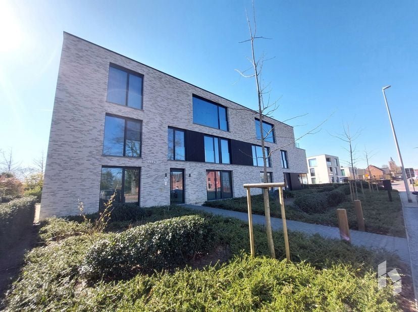 Stijlvol, gelijkvloers appartement (75 m²) met 2 slaapkamers en mooi terras in Peer!&lt;br /&gt;
Ondergronds is er een autostaanplaats en berging aanwezig.&lt;
