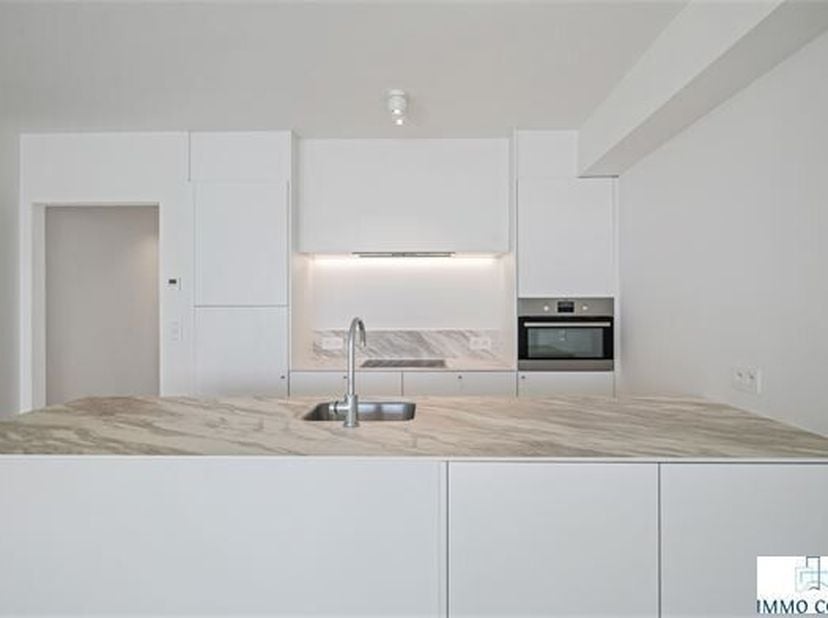 Appartement deux chambres unique à un emplacement de choix sur la Digue !&lt;br /&gt;
Cet appartement spacieux (86m²) au 9e étage de la résidence Zandbank I