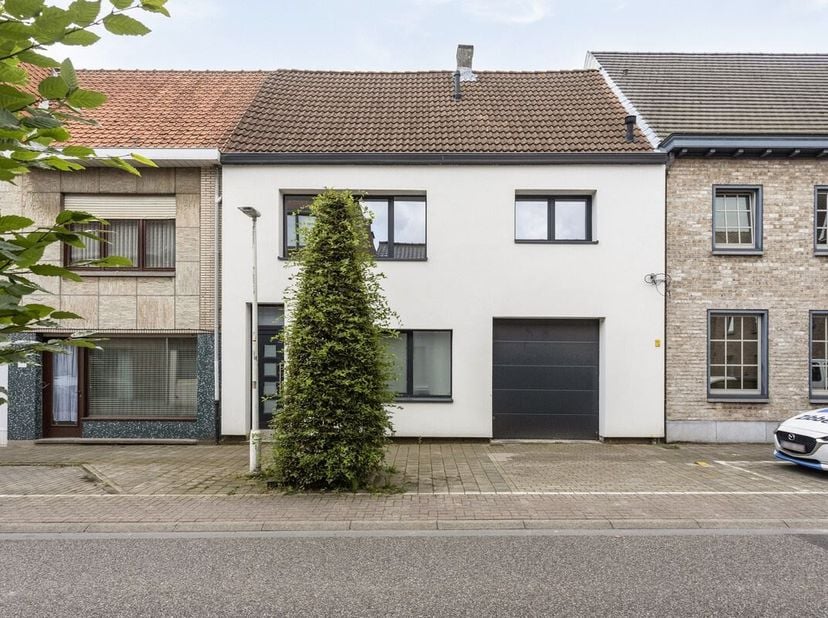 Appartementsgebouw bestaande uit 2 duplexappartementen in het hart van Kruibeke.&lt;br /&gt;
Het gehele gebouw heeft een totaalrenovatie ondergaan in 2017,