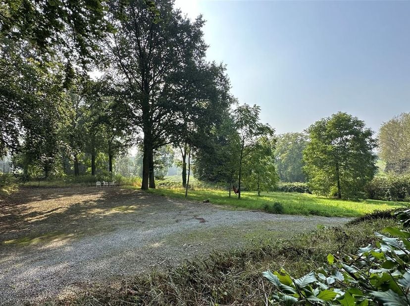 Chambre pour ETUDIANT en location dans un environnement exceptionnel. Située à 10 minutes à vélo de Louvain-la-Neuve, dans le village de VIEUSART. Avo