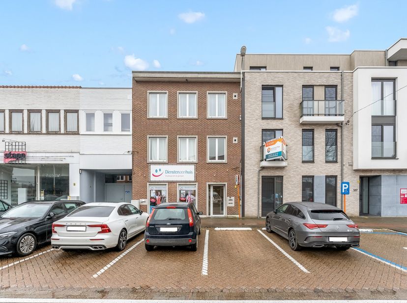 Op een schitterende locatie te Putte bevindt zich dit handelsgelijkvloers. Het pand beschikt over een uitzonderlijke visibiliteit en is daarnaast uits