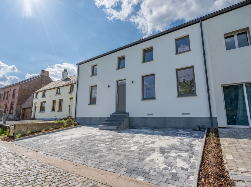 Charmante maison, située à Villers-la-Ville, dans un quartier calme, cette maison entièrement rénovée offre un cadre de vie idéal. Elle se compose au