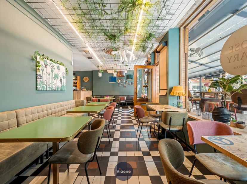 Brasserie &quot;Rose Mary&quot; - Trendy Horecazaak met 90 zitplaatsen gekend zijn voor ontbijt, lunch en tapas - zeer centraal gelegen op een gezellig plein pa