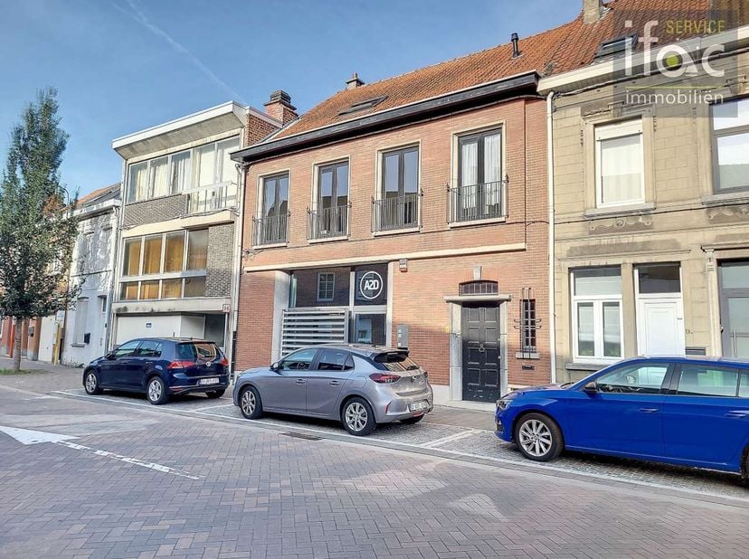 Opportunité rare pour une personne à la recherche d&#039;une propriété spacieuse et polyvalente dans un endroit très recherché !  Cette propriété particuli