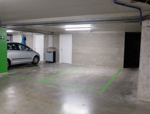                                         Garage à vendre à Buggenhout, € 21.000
