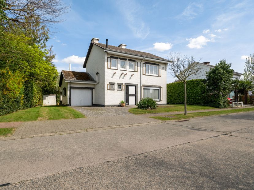 Maison unifamiliale à rénover, calmement située dans un quartier vert et paisible de Meise, sur un terrain de 671 m² (6a71ca).&lt;br /&gt;
Cette maison 3 ch