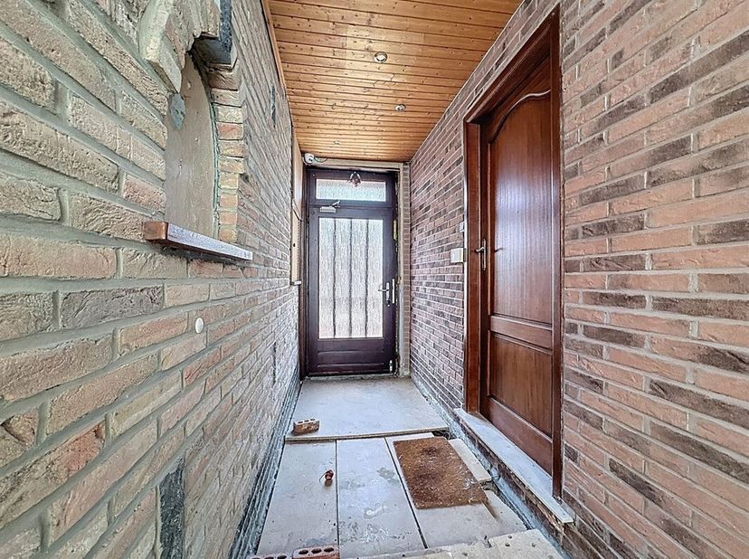 Prix: Offre à partir de 170.000 euros, frais d&#039;agence non inclus et à charge de l&#039;acquéreur. &lt;br /&gt;
Grande maison à rénover et comprenant: &lt;br /&gt;
Sous