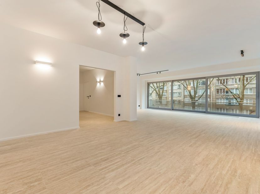 Appartement de 3 chambres rénové prêt à emménager avec terrasse et garage, situé au centre près du parc de l&#039;Harmonie. Avec une surface habitable d&#039;en