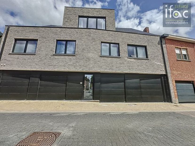 Mooi recent en zeer energiezuinig appartement met garage gelegen op toplocatie in Bertem centrum. &lt;br /&gt;
&lt;br /&gt;
1e verdiep app links: Inkomhal (4m²) m