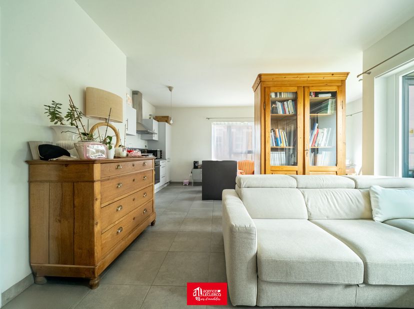Situé à Tournai à proximité des BASTIONS et de la Gare idéalement situé, lAgence Leclercq vous propose ce charmant appartement avec terrasse.&lt;br /&gt;
L&#039;