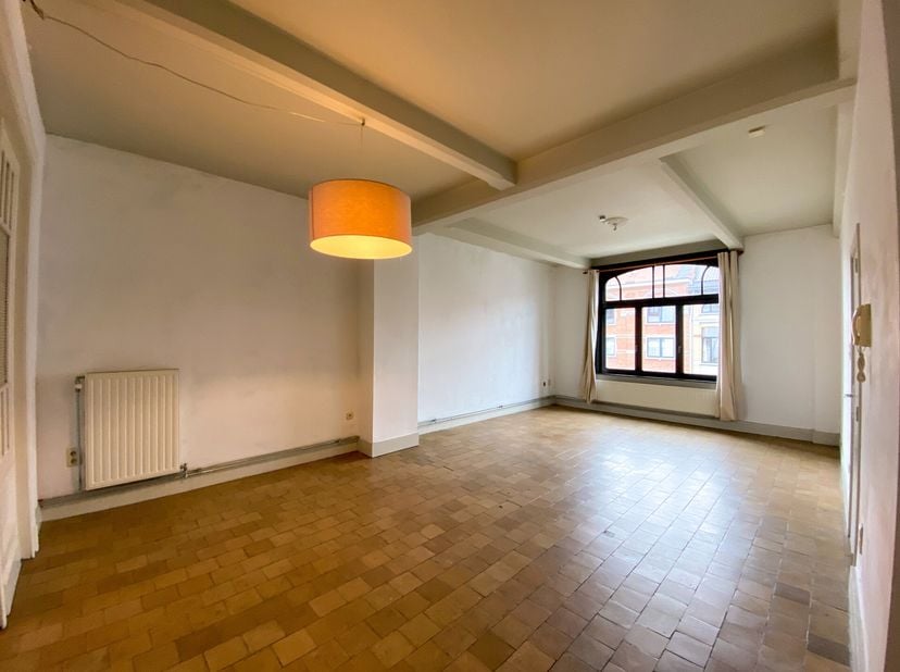 Ce charmant appartement denviron 70 m² est situé dans la Volkstraat, dans le quartier animé du Zuid à Anvers. Il bénéficie dun emplacement idéal au qu