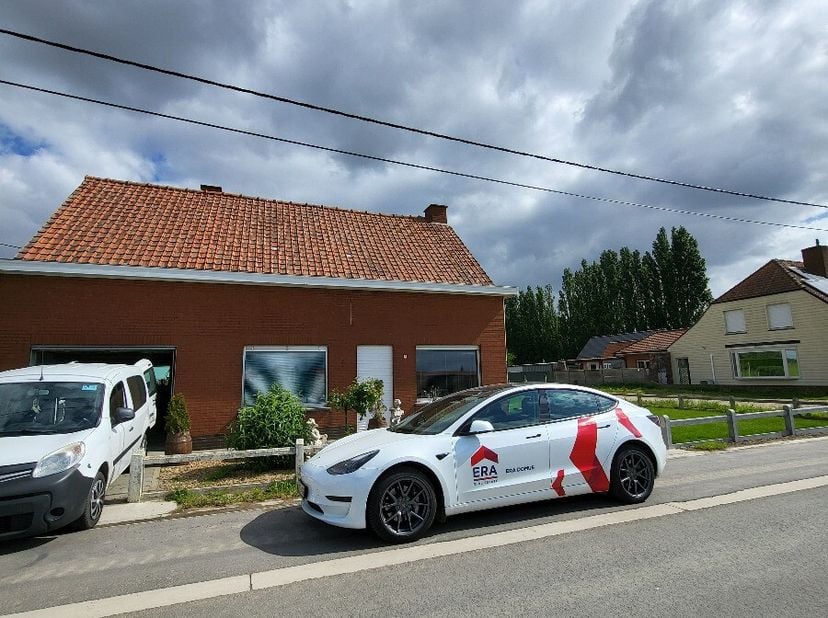 Landelijke woning te huur in Langemark Over de woning Mooi gelegen woning in het landelijke Langemark met open zicht op de velden. De woning beschikt