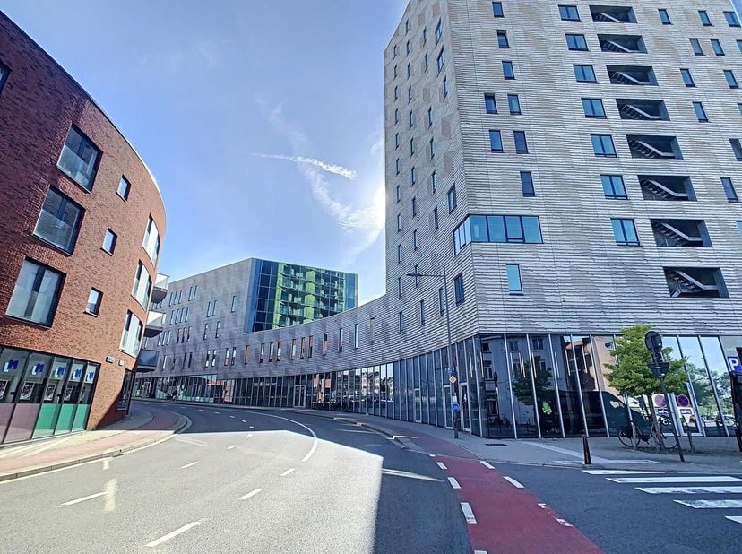 Ruim, lichtrijk 2-slaapkamer appartement nabij het station van Leuven!&lt;br /&gt;
Het appartement, gelegen op de 11e verdieping, bestaat uit een inkomhal m