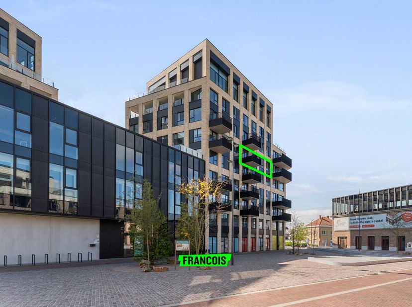 Cet appartement spacieux et lumineux d&#039;une chambre se situe au cinquième étage de la Suikertoren. Les magasins, écoles, transports en commun et voies