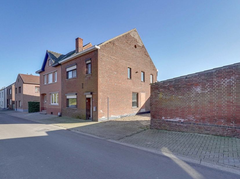 Ruime eengezinswoning met potentieel in het landelijke Rosmeer&lt;br /&gt;
Bent u op zoek naar een woning met ruimte, charme en mogelijkheden? Dan is deze e