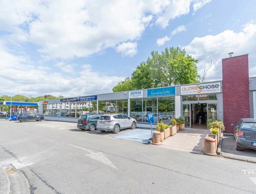                                         Handelszaak te huur in Rixensart, € 800
