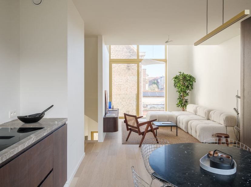 Architecturale nieuwbouw ‘townhouse’ met zicht op het water en meerdere terrassen.&lt;br /&gt;
&lt;br /&gt;
Deze bijzondere eigendom onderscheidt zich door zijn e