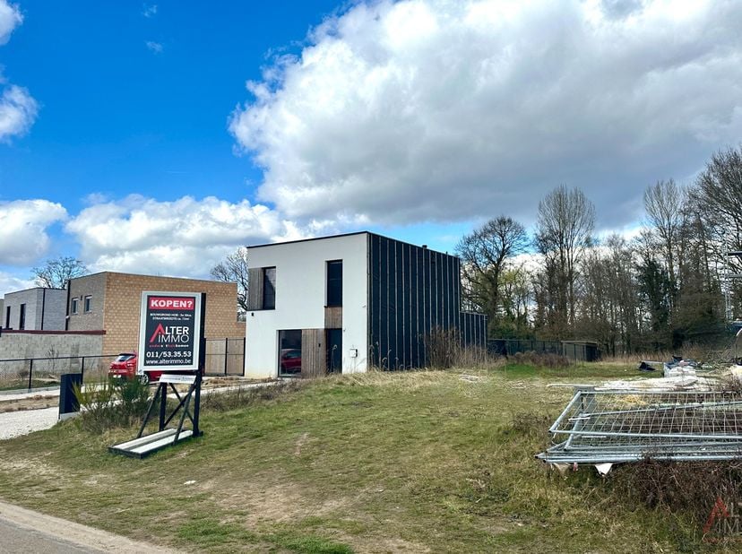 LOT 4 - Residentieel gelegen bouwgrond van 5a 30ca voor een halfopen bebouwing. Vlakbij Zolder centrum (winkels, scholen en openbaar vervoer in de buu