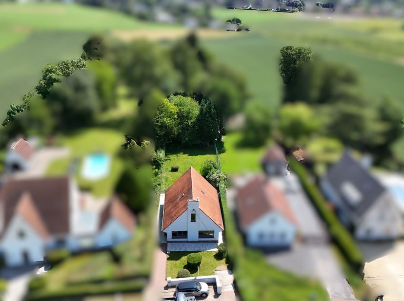 Quartier BARA  Ravissante villa de charme face aux champs&lt;br /&gt;
Dans le quartier prisé de la Chaussée Bara, au calme absolu et avec une vue dégagée su