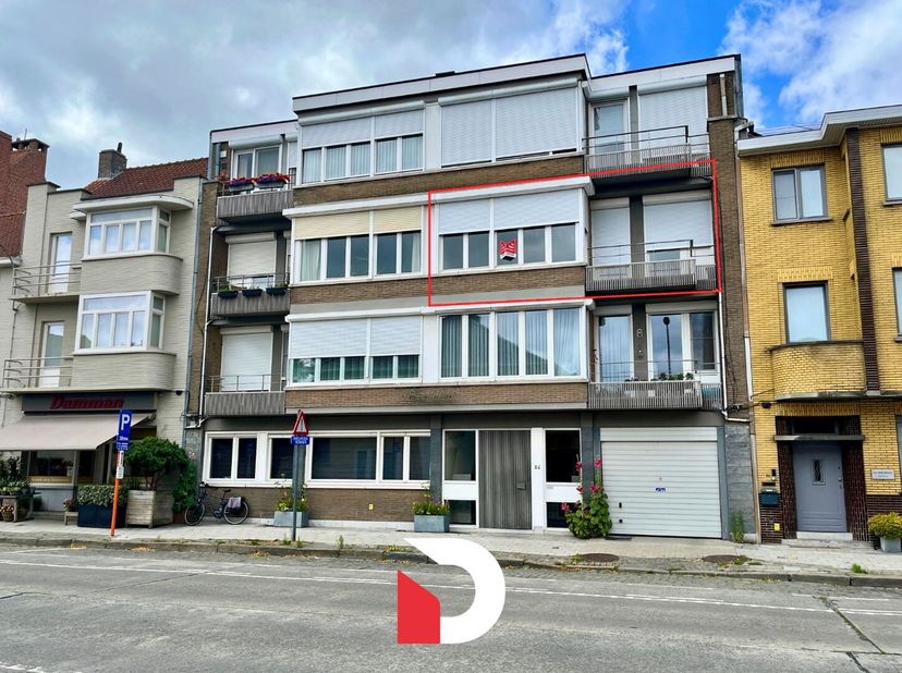 Dit lichtrijk appartement bevindt zich op de 2de verdieping van een rustige residentie met lift.&lt;br /&gt;
Het appartement bestaat uit royale inkomhal met