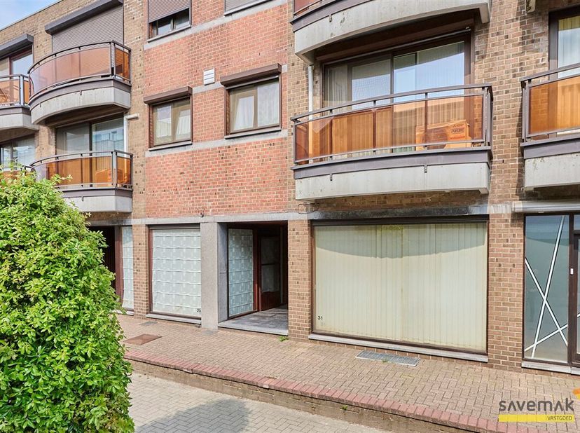 Cette ancienne propriété commerciale a été transformée en deux studios.&lt;br /&gt;
Le numéro 29 se trouve à gauche. Il y a deux places de couchage, une sal