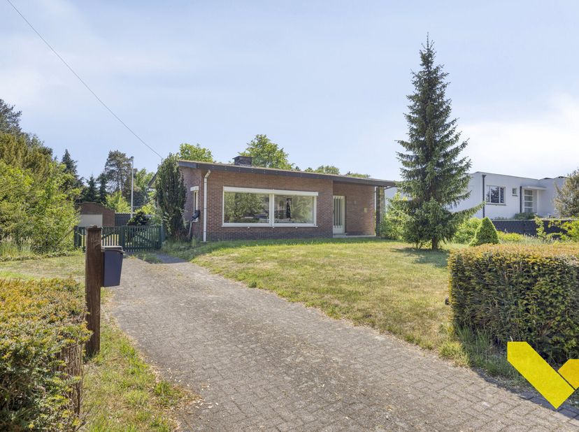 Bekijk ook zeker de 3D virtuele tour en krijg zo nog beter een beeld van wat deze woning u te bieden heeft.&lt;br /&gt;
Deze woning, rustig gelegen met een