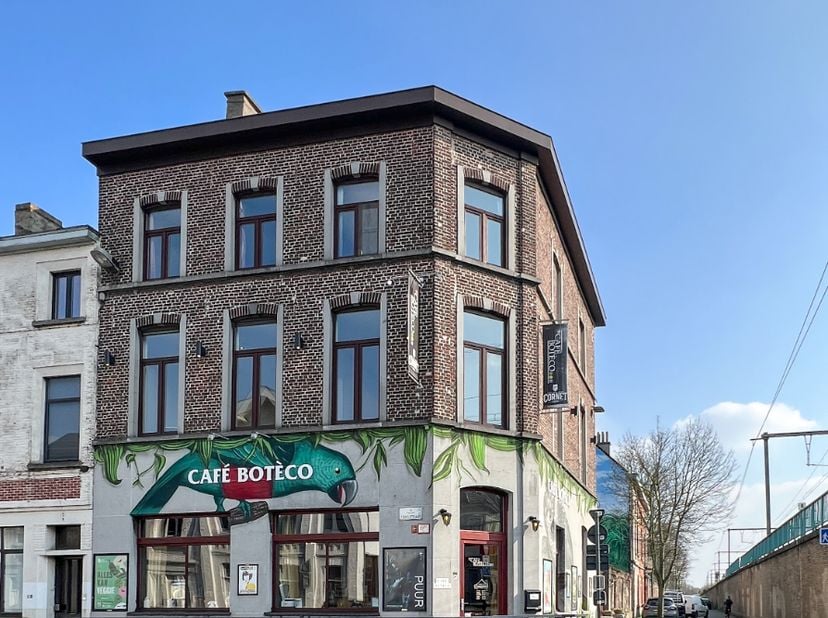 Bien professionnel à louer
                    à 9000 Gent
