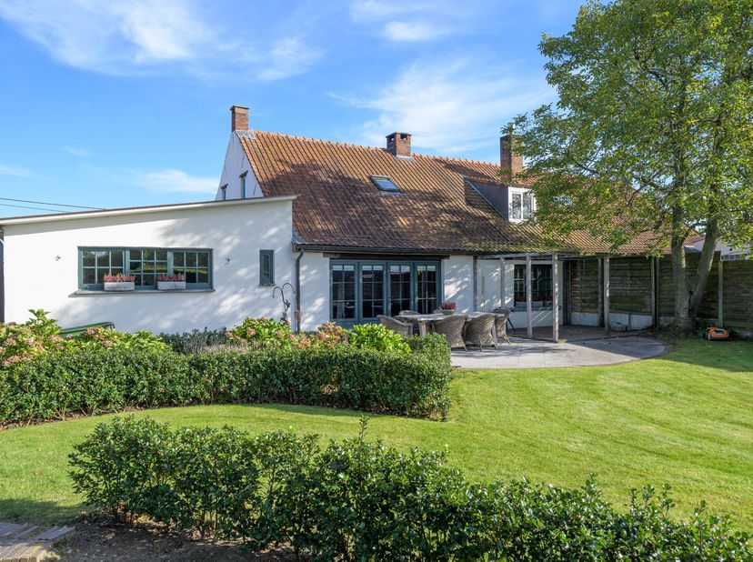 INDIEN U EEN BEZOEK WENST IN TE PLANNEN GELIEVE EEN BEZOEK AAN TE VRAGEN VIA WWW.HILLEWAERE.BE VIA DE RODE KNOP.&lt;br /&gt;
Ontdek deze charmante hoeve. Ge