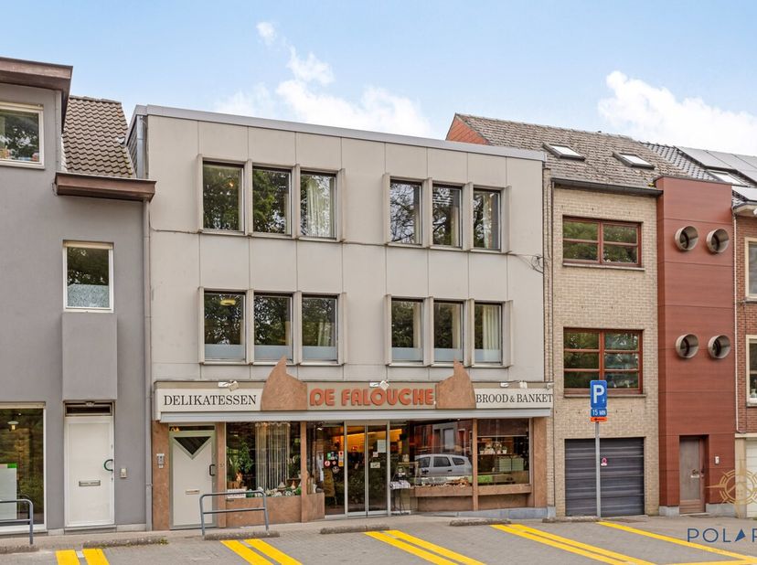 Op een absolute topligging aan de Mechelsesteenweg 5B in Wilsele vindt u het bekende handelshuis De Falouche. Deze gevestigde waarde in de buurt biedt