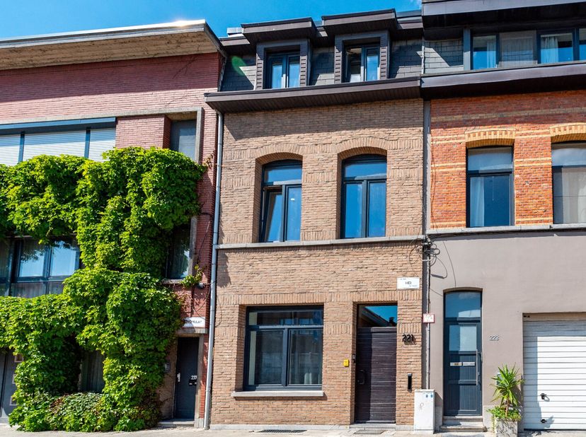 Locatie:&lt;br /&gt;
Deze ruime duplex bevindt zich op een uitstekende ligging, op een boogscheut van park Den Brand en vlakbij de winkels aan de Bist.&lt;br /