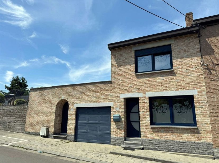 Prix: Offre à partir de 180.000 euros, frais d&#039;agence non inclus et à charge de l&#039;acquéreur. &lt;br /&gt;
Maison d&#039;habitation avec garage et comprenant: &lt;br