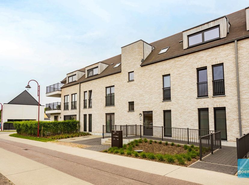 TE KOOP - nieuwbouwappartement**INCLUSIEF**  2 AUTOSTAANPLAATSEN en 1 staanplaats in ondergrondse garage.Dit rustig gelegen appartement in Serskamp is
