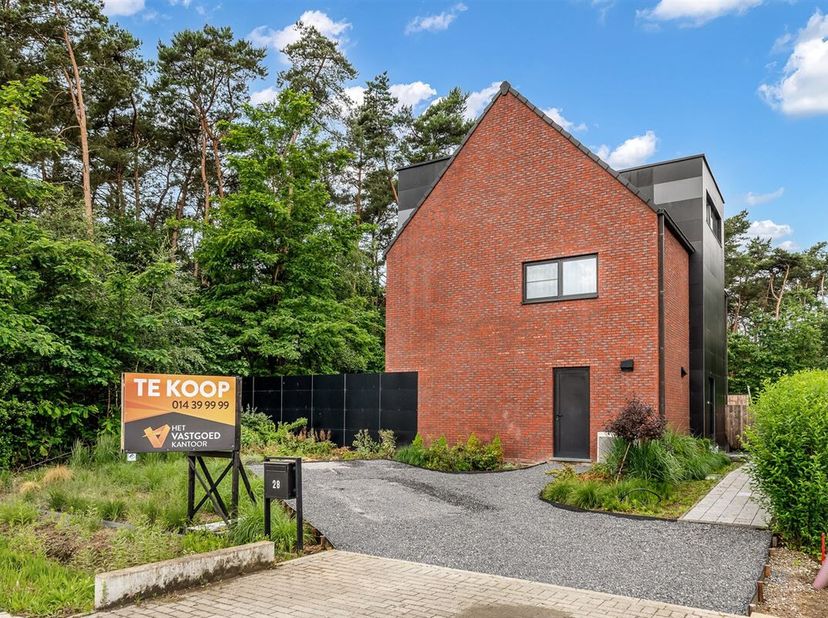 Recente, ruime, energiezuinige woning met mogelijkheid tot appartement op zolderverdieping&lt;br /&gt;
Belangrijkste troeven:&lt;br /&gt;
- Leuke ligging nabij sc