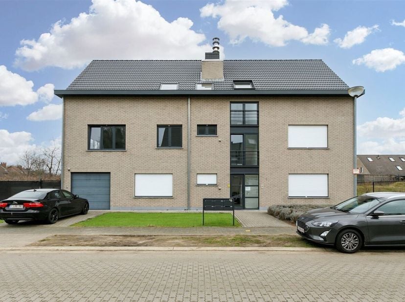 Ruim twee slaapkamer appartement nabij het centrum van Herentals.&lt;br /&gt;
Het appartement is gelegen op de eerste verdieping van een kleinschalig appart