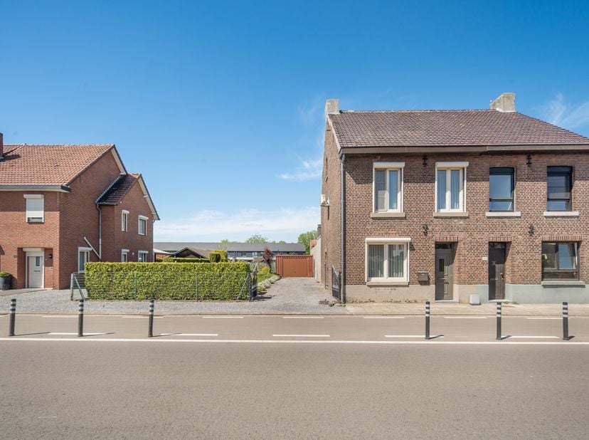 (PLUSPUNTEN:&lt;br /&gt;
+ woning (167.000) + bouwgrond (95.000): samen of afzonderlijk te koop!&lt;br /&gt;
+ ramen zijn reeds vervangen&lt;br /&gt;
+ uitbreidingsmoge