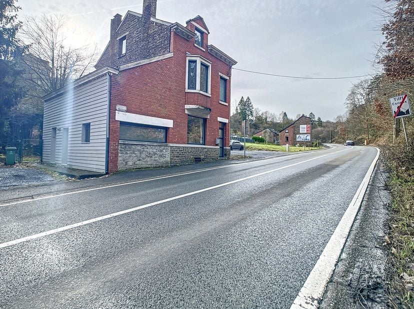 A proximité du CHU et de l&#039;ULG, ne manquez pas cette agréable maison 4 chambres. Elle est idéale en terme d&#039;investissement de par sa localisation et s