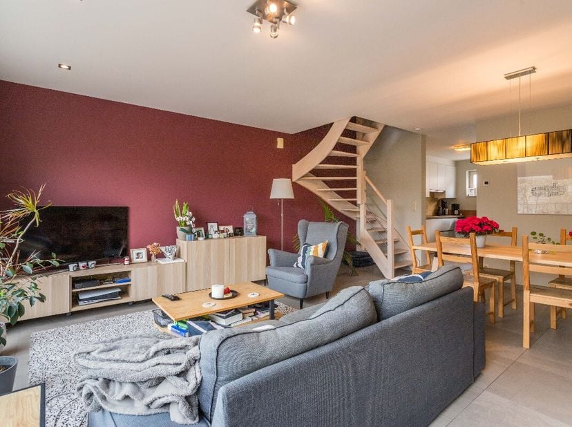 Heule : Instapklare woning op toplocatie aan de stadsrand van Heule en Kortrijk Ben jij op zoek naar een instapklare woning met een uitstekende liggin