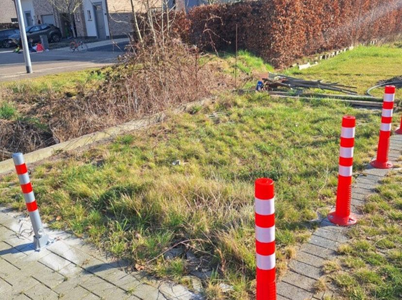 Parkeerstrook in de kleinschalige verkaveling Rootputhof in het gebied tussen Nieuwe Molenstraat, Vijfstraten en Vlasstraat te Sint-Niklaas. Rootputho
