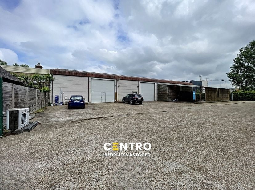 Ruime woning + magazijn (270m2) op KMO-grond te Knokke-Heist! Verkoop onder aandelen.&lt;br /&gt;
&lt;br /&gt;
INDELING:&lt;br /&gt;
WONING:&lt;br /&gt;
Gelijkvloers:&lt;br /&gt;
R