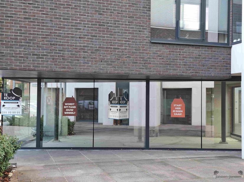 Ontdek deze unieke commerciële ruimte in het hart van Zutendaal, perfect gelegen in een moderne en goed onderhouden omgeving. &lt;br /&gt;
Deze ruime, licht