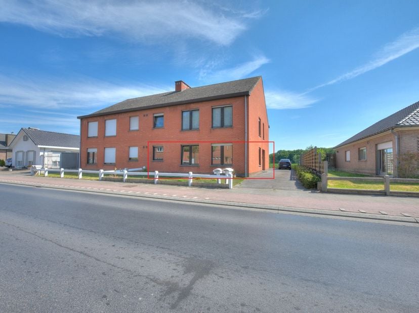 Een instapklaar gelijkvloers appartement, gelegen in een rustige en goedgelegen buurt met vlotte verbindingen naar winkels, openbaar vervoer en invals