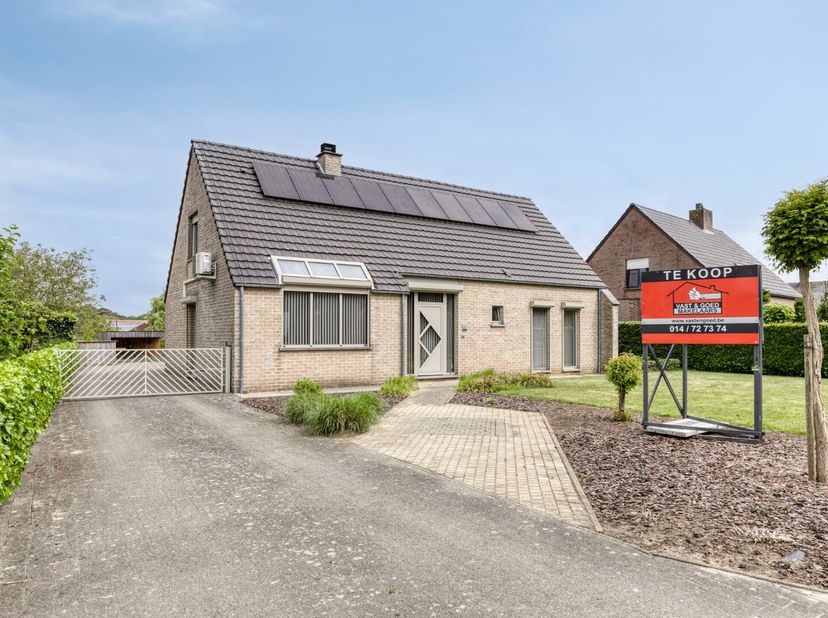 Nabij het centrum van de gezellige gemeente Meerhout vinden we deze energiezuinige woning terug. Dankzij deze ligging vinden we alle nodige voorzienin
